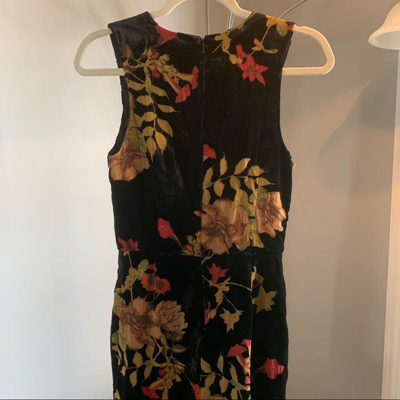 Beautiful Adelyn Rae velvet dress - Picture 3 of 3